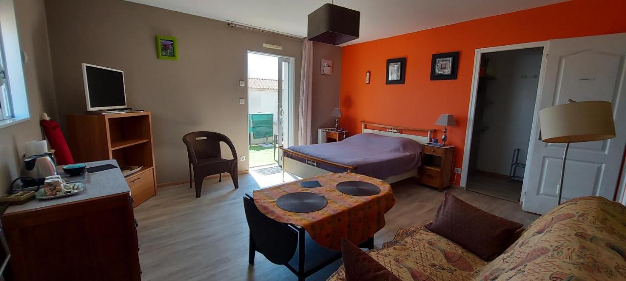 Chambre D'Hote Fleur De Potager เลส์ซาบล์-โดล็อนน์ ภายนอก รูปภาพ