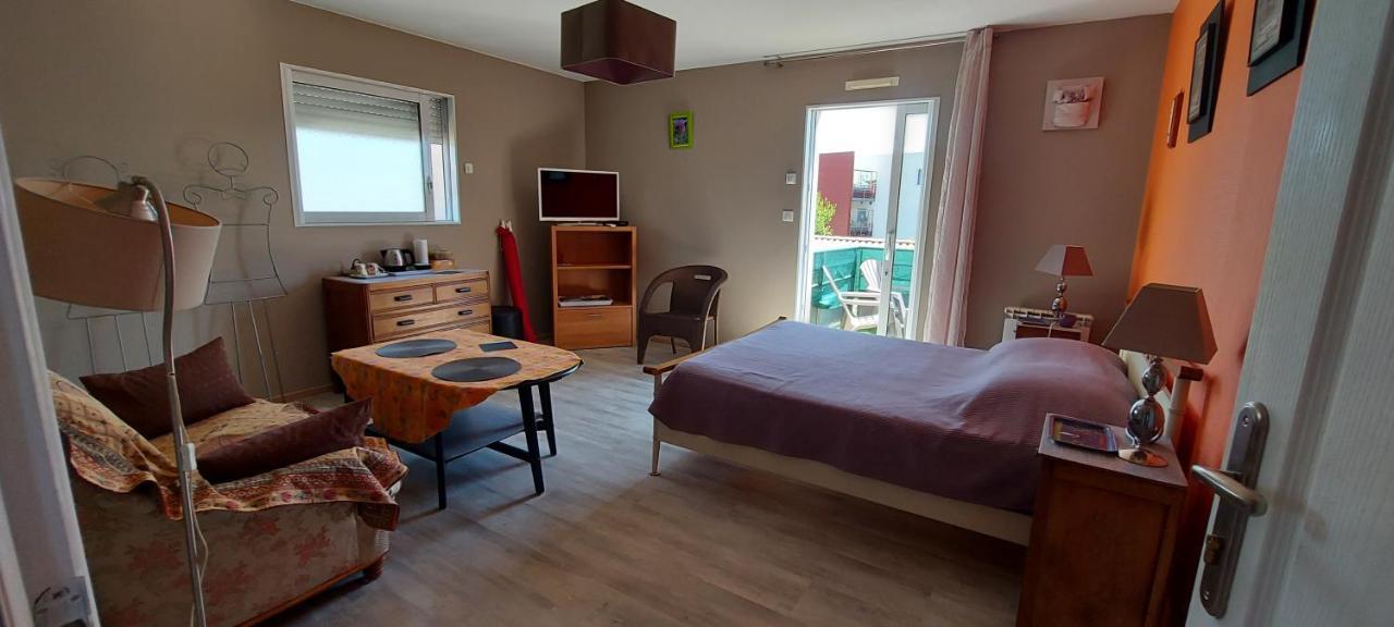 Chambre D'Hote Fleur De Potager เลส์ซาบล์-โดล็อนน์ ภายนอก รูปภาพ